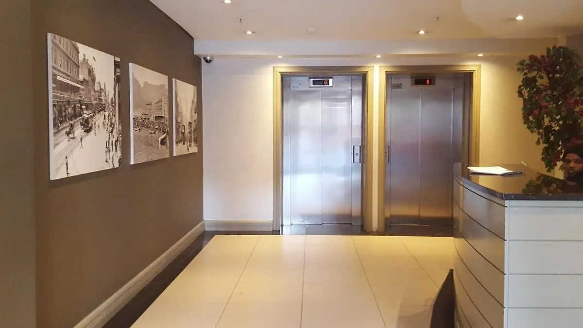 Four Seasons City Apartment 1202: Onsite Parking, Roof Top Pool & Gym Κέιπ Τάουν