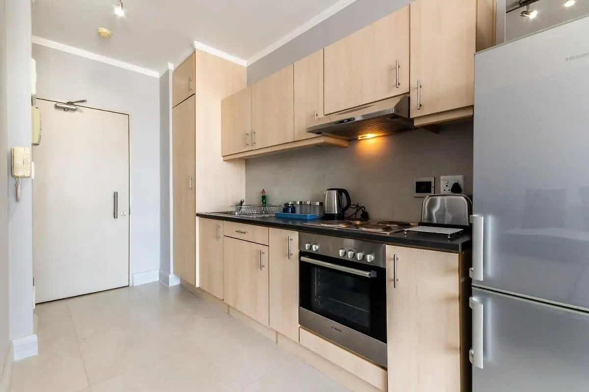 Four Seasons City Apartment 1202: Onsite Parking, Roof Top Pool & Gym Κέιπ Τάουν Νότια Αφρική